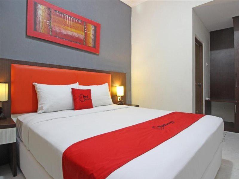 Reddoorz Plus Near Keraton Solo Luaran gambar