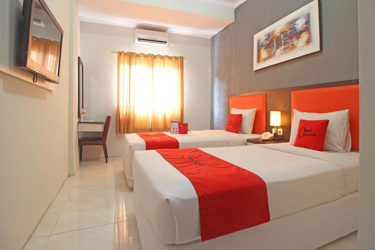 Reddoorz Plus Near Keraton Solo Luaran gambar