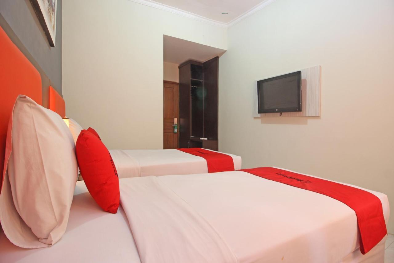 Reddoorz Plus Near Keraton Solo Luaran gambar