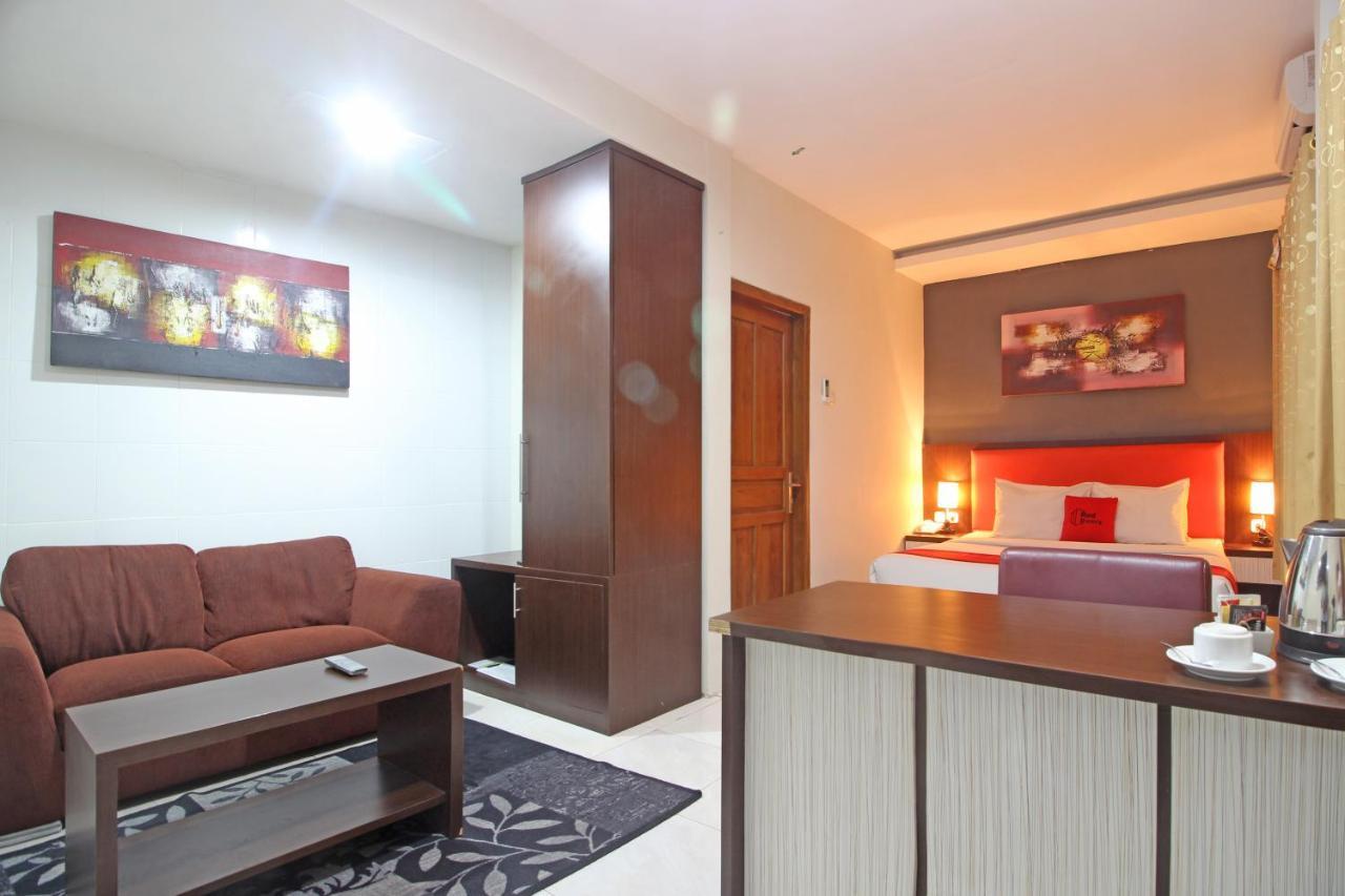 Reddoorz Plus Near Keraton Solo Luaran gambar