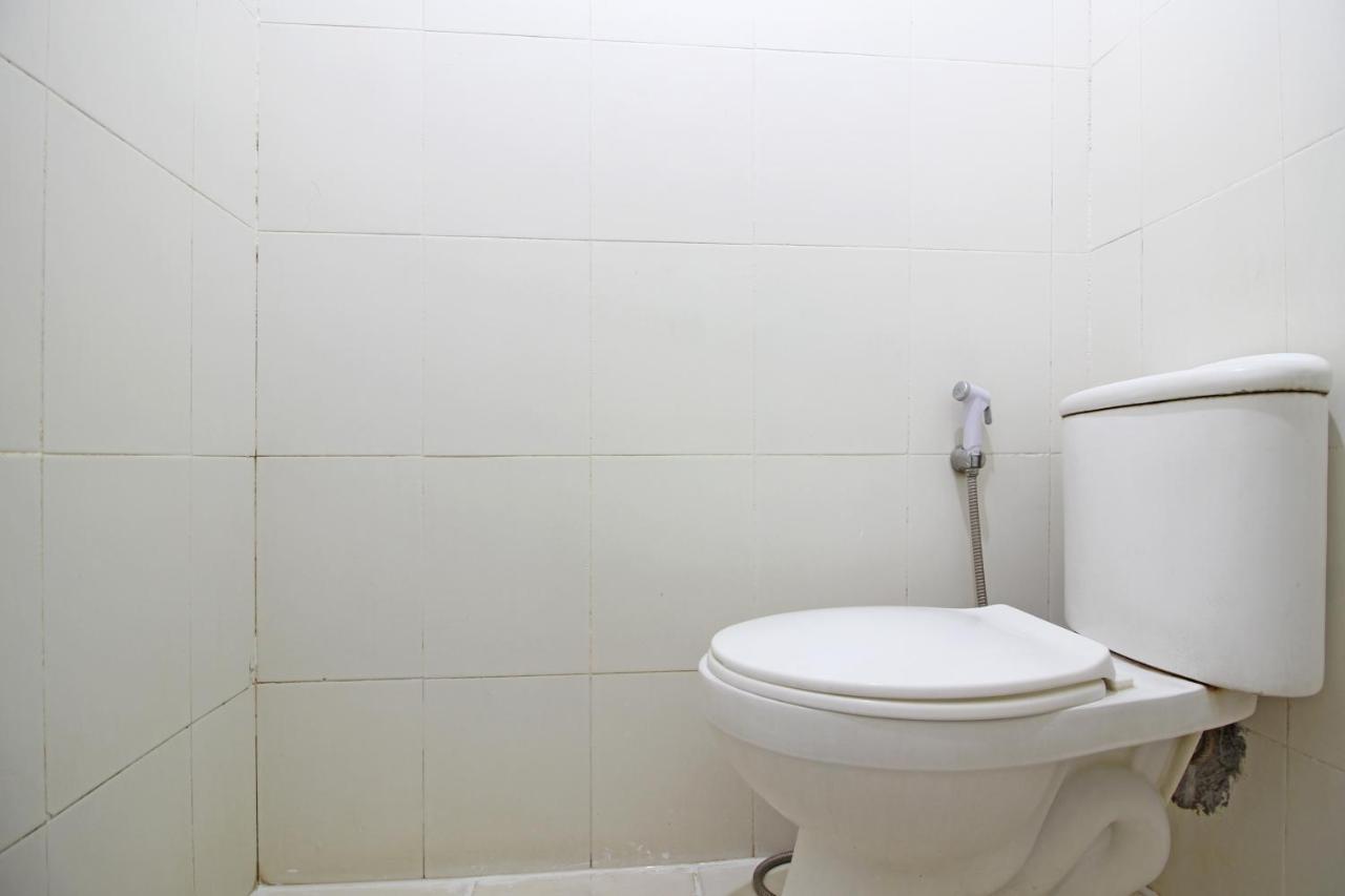 Reddoorz Plus Near Keraton Solo Luaran gambar