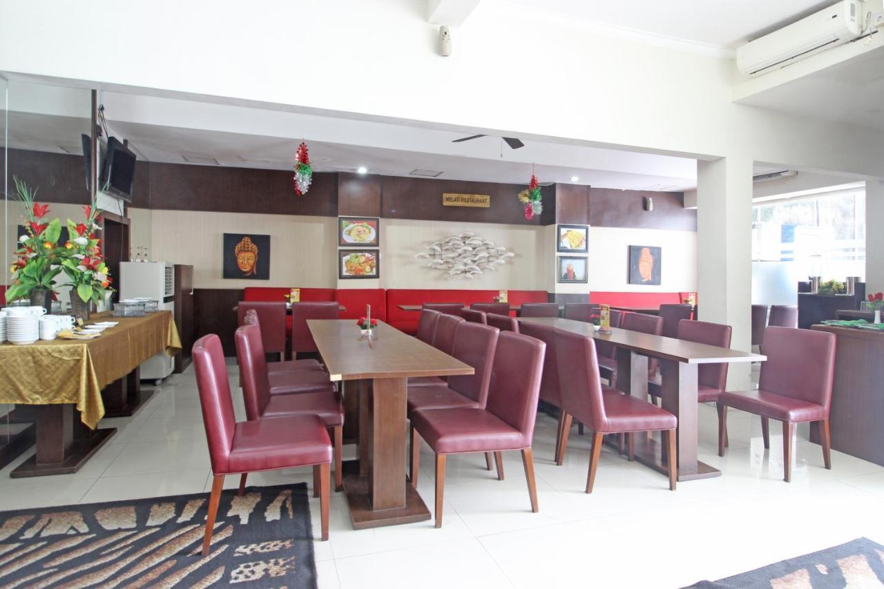 Reddoorz Plus Near Keraton Solo Luaran gambar