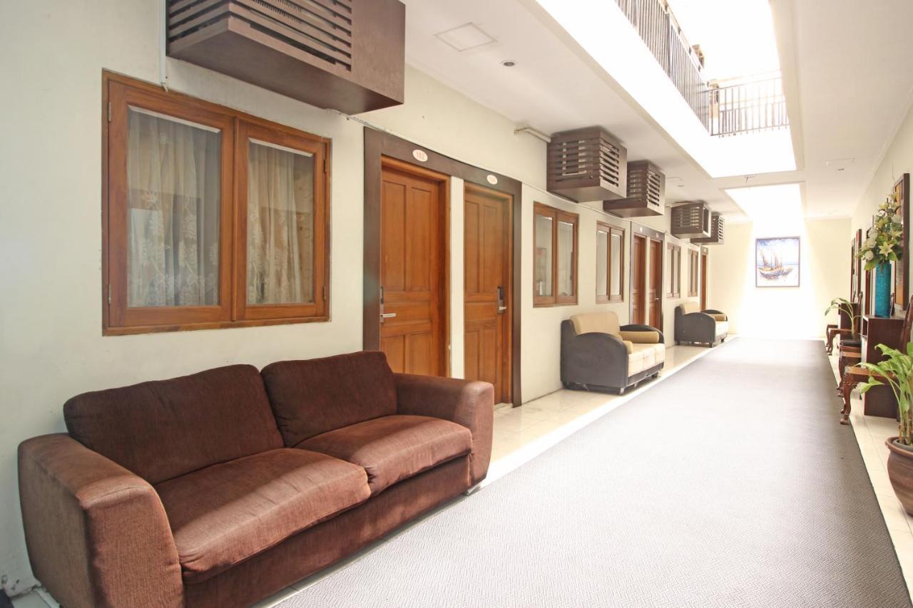 Reddoorz Plus Near Keraton Solo Luaran gambar
