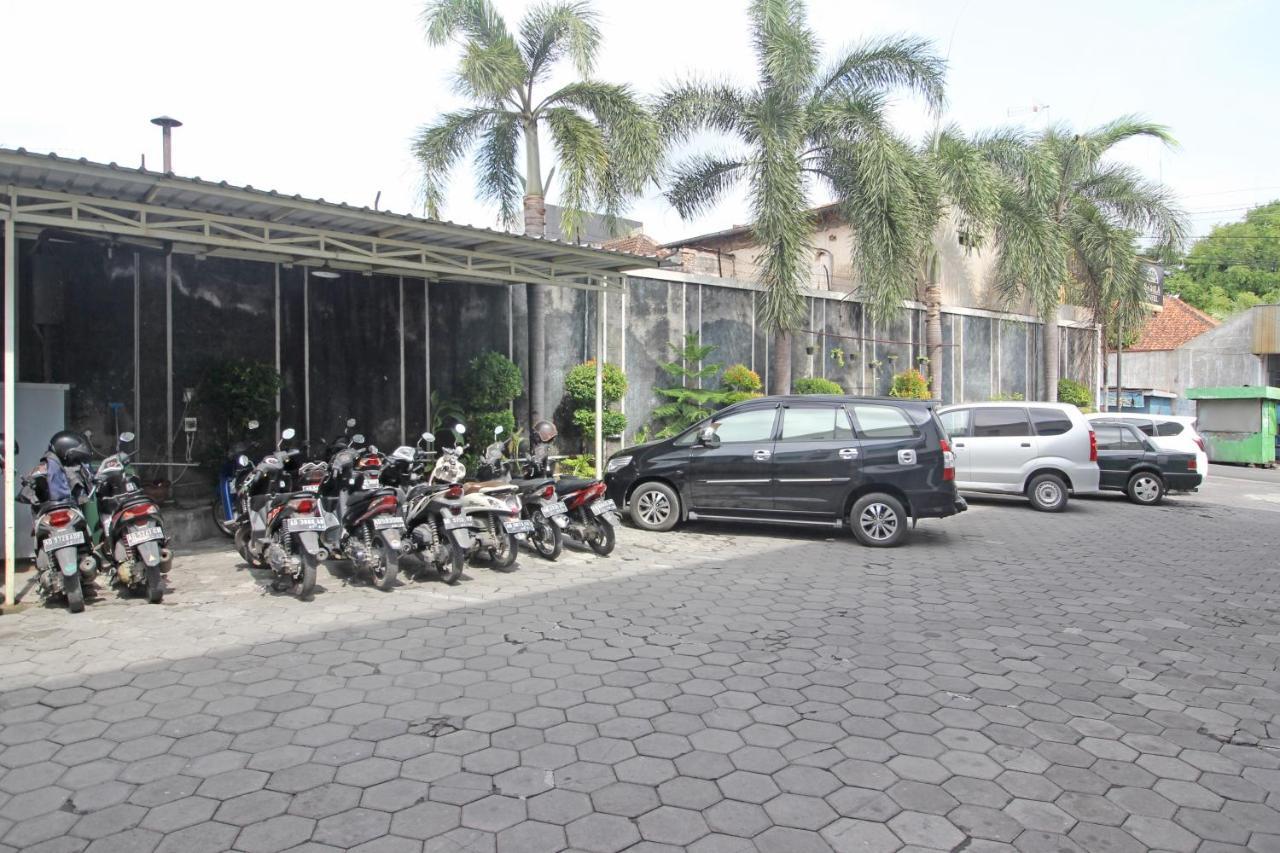 Reddoorz Plus Near Keraton Solo Luaran gambar