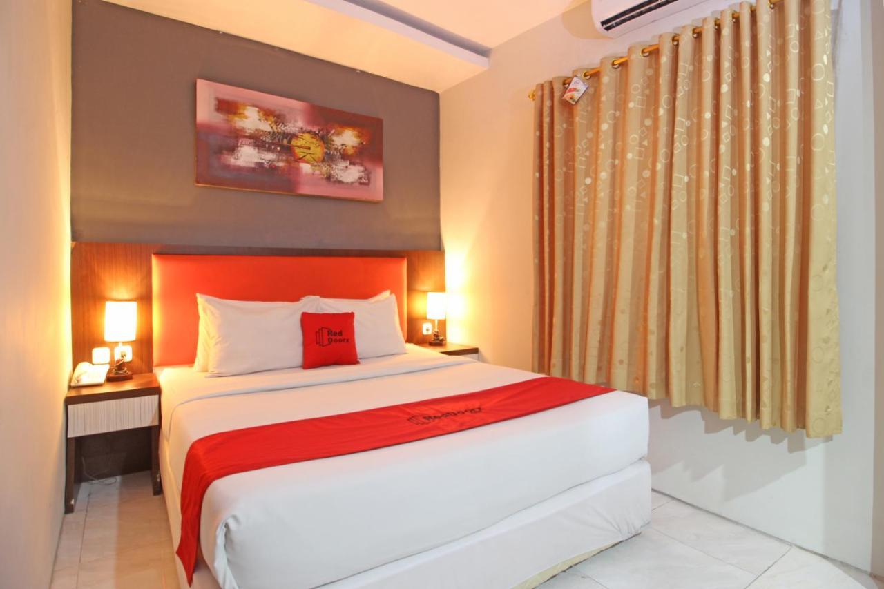 Reddoorz Plus Near Keraton Solo Luaran gambar